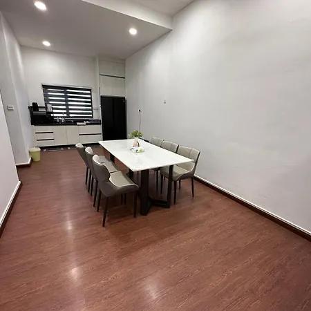 Golden Villa Homestay-2